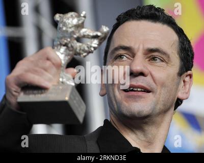 Bildnummer: 57088370  Datum: 18.02.2012  Copyright: imago/Xinhua (120218) -- BERLIN, Feb. 18, 2012 (Xinhua) -- German director Christian Petzold of the movie Barbara poses with the Silver Bear for Best Director after awards ceremony during the 62nd Berlinale International Film Festival in Berlin, capital of Germany, Feb. 18, 2012. (Xinhua/Ma Ning) (yt) GERMANY-BERLINALE FILM FESTIVAL-AWARDS CEREMONY PUBLICATIONxNOTxINxCHN Kultur Entertainment People Film 62. Internationale Filmfestspiele Berlinale Berlin Preisträger xjh x1x 2012 quer Highlight premiumd  o0 Trophäe Objekte     57088370 Date 18 Stock Photo