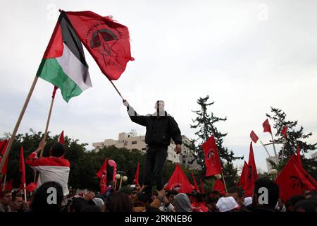 Bildnummer: 57101897  Datum: 23.02.2012  Copyright: imago/Xinhua (120223) -- GAZA, Feb. 23, 2012 (Xinhua) -- Palestinian supporters of the Democratic Front for the Liberation of Palestine (DFLP) attend a rally commemorating the 43rd anniversary of their party s founding in Gaza City, on Feb. 23, 2012. (Xinhua/Wissam Nassar) (lr) MIDEAST-GAZA-DFLP-43RD ANNIVERSARY-RALLY PUBLICATIONxNOTxINxCHN Politik Kundgebung Feier 43 Jahrestag Gründung xda x0x 2012 quer      57101897 Date 23 02 2012 Copyright Imago XINHUA  Gaza Feb 23 2012 XINHUA PALESTINIAN Supporters of The Democratic Front for The Liberat Stock Photo