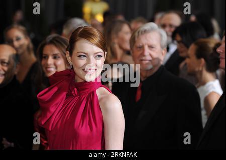 (120227) -- HOLLYWOOD, Feb. 26, 2012 (Xinhua) -- Actress Emma Stone arrives on the red carpet for the 84th Annual Academy Awards in Hollywood, California, the United States, Feb. 26, 2012. (Xinhua/Yang Lei)(msq) U.S.-HOLLYWOOD-OSCARS-RED CARPET PUBLICATIONxNOTxINxCHN   Hollywood Feb 26 2012 XINHUA actress Emma Stone arrives ON The Red Carpet for The 84th Annual Academy Awards in Hollywood California The United States Feb 26 2012 XINHUA Yang Lei msq U S Hollywood Oscars Red Carpet PUBLICATIONxNOTxINxCHN Stockfoto