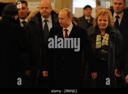 Bildnummer: 57197410  Datum: 04.03.2012  Copyright: imago/Xinhua (120304) -- MOSCOW, March 4, 2012 (Xinhua) -- Russian Prime Minister Vladimir Putin (C) and his wife Lyudmila arrive at a polling station in Moscow, Russia, March 4, 2012. Russians went to polls on Sunday to elect a new president and incumbent Prime Minister Vladimir Putin is widely expected to win the election. (Xinhua/Li Yong) (djj) RUSSIA-MOSCOW-PRESIDENTIAL ELECTION-VOTE-PUTIN PUBLICATIONxNOTxINxCHN People Politik Wahl Präsidentschaftswahl xda x0x premiumd 2012 quer      57197410 Date 04 03 2012 Copyright Imago XINHUA  Moscow Stock Photo