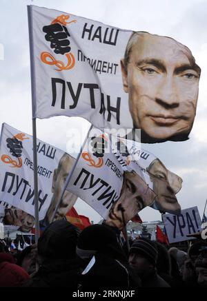 Bildnummer: 57221846  Datum: 05.03.2012  Copyright: imago/Xinhua (120306) -- MOSCOW, Mar. 06, 2012 (Xinhua) -- Supporters of Russian Prime Minister and presidential candidate Vladimir Putin rally at the central Manezhnaya Square just outside the Kremlin as they celebrate his victory in Moscow, Russia, Monday, March 5, 2012. (Xinhua/Li Yong) (hcs) RUSSIA-MOSCOW-ELECTION-PUTIN-CELEBRATION PUBLICATIONxNOTxINxCHN Politik Gesellschaft Wahl Wahlen Russland Wahlsieg Jubel Feier xdp x0x 2012 hoch      57221846 Date 05 03 2012 Copyright Imago XINHUA  Moscow Mar 06 2012 XINHUA Supporters of Russian Prim Stock Photo