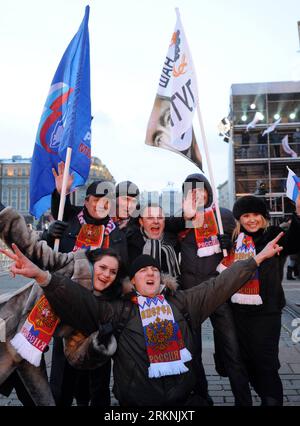 Bildnummer: 57221842  Datum: 05.03.2012  Copyright: imago/Xinhua (120306) -- MOSCOW, Mar. 06, 2012 (Xinhua) -- Supporters of Russian Prime Minister and presidential candidate Vladimir Putin rally at the central Manezhnaya Square just outside the Kremlin as they celebrate his victory in Moscow, Russia, Monday, March 5, 2012. (Xinhua/Li Yong) (hcs) RUSSIA-MOSCOW-ELECTION-PUTIN-CELEBRATION PUBLICATIONxNOTxINxCHN Politik Gesellschaft Wahl Wahlen Russland Wahlsieg Jubel Feier xdp x0x 2012 hoch      57221842 Date 05 03 2012 Copyright Imago XINHUA  Moscow Mar 06 2012 XINHUA Supporters of Russian Prim Stock Photo