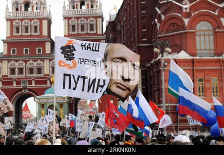 Bildnummer: 57221840  Datum: 05.03.2012  Copyright: imago/Xinhua (120306) -- MOSCOW, Mar. 06, 2012 (Xinhua) -- Supporters of Russian Prime Minister and presidential candidate Vladimir Putin rally at the central Manezhnaya Square just outside the Kremlin as they celebrate his victory in Moscow, Russia, Monday, March 5, 2012. (Xinhua/Li Yong) (hcs) RUSSIA-MOSCOW-ELECTION-PUTIN-CELEBRATION PUBLICATIONxNOTxINxCHN Politik Gesellschaft Wahl Wahlen Russland Wahlsieg Jubel Feier xdp x0x 2012 quer      57221840 Date 05 03 2012 Copyright Imago XINHUA  Moscow Mar 06 2012 XINHUA Supporters of Russian Prim Stock Photo