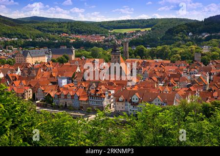 Blick auf das Stadtzentrum mit Guelph Castle, St. Blasius-Kirche und Mauerturm, Deutschland, Niedersachsen, Hannoversch-Muenden Stockfoto