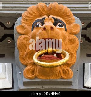 Löwenkopf, Portaldetails an der dekorativen Fassade, Rathaus von Muenden, Weserrenaissance, Deutschland, Niedersachsen, Hannoversch Muenden Stockfoto