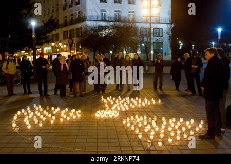 Bildnummer: 57368623  Datum: 11.03.2012  Copyright: imago/Xinhua (120312) -- BUDAPEST, March 12, 2012 (Xinhua) -- light candles to form a radiation symbol in Budapest, March 11, 2012, during a ceremony marking the first anniversary of the Fukushima nuclear disaster. A devastating earthquake and tsunami hit northeastern Japan on March 11, 2011, left more than 19,000 dead or missing and triggered a nuclear accident the world had never seen since 1986. (Xinhua/Attila Volgyi)(ctt) HUNGARY-BUDAPEST-FUKUSHIMA-REMEMBERING PUBLICATIONxNOTxINxCHN Gesellschaft Gedenken Trauer Jahrestag Katastrophe Natur Stock Photo