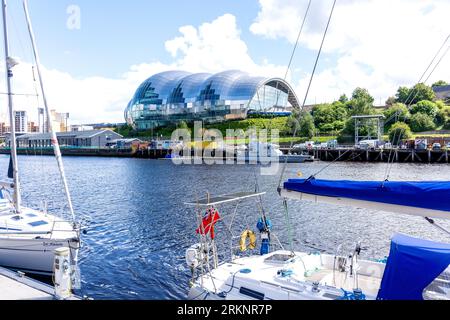 Sage Gateshead von Newcastle City Marina am River Tyne, Newcastle upon Tyne, Tyne and Wear, England, Vereinigtes Königreich Stockfoto