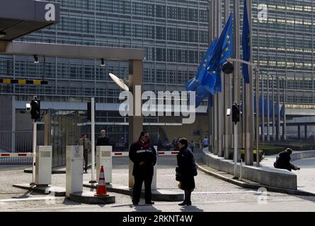 Bildnummer: 57463534  Datum: 16.03.2012  Copyright: imago/Xinhua (120316) -- BRUSSELS, March 16, 2012 (Xinhua) -- walk past the European Union flags flying at half mast at the EU headquarters in Brussels, capital of Belgium, on March 16, 2012 in memory of victims of a bus crash in Switzerland. Belgium declared Friday a national mourning day. A total of 28 died in the crash, including 22 children from two Belgian schools of Lommel and Heverlee, who were returning to Belgium from a skiing holiday on Tuesday night. (Xinhua/Zhou Lei)(yt) BELGIUM-SWITZERLAND-BUS-ACCIDENT-MOURNING PUBLICATIONxNOTxIN Stock Photo