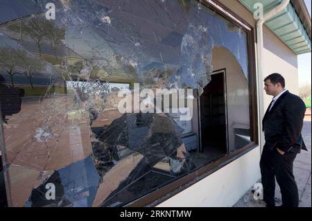 Bildnummer: 57501347  Datum: 18.03.2012  Copyright: imago/Xinhua (120318) -- ISTANBUL, March 18, 2012 (Xinhua) -- A man stands in front of a store which was damaged during a riot in Istanbul of Turkey on March 18, 2012. Groups of Kurdish youth clashed with police today in Istanbul and the southeastern city of Diyarbakir in Turkey during Nevruz celebrations. Turkish authorities had rejected a Kurdish demand to mark Nevruz earlier on Sunday instead of Tuesday, the actual day for Nevruz.(Xinhua/Ma Yan)(msq) TURKEY-ISTANBUL-NEVRUZ-RIOT PUBLICATIONxNOTxINxCHN Gesellschaft Protest Ausschreitungen Va Stock Photo