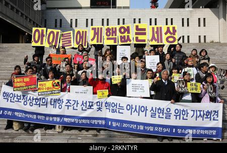 Bildnummer: 57518933  Datum: 19.03.2012  Copyright: imago/Xinhua (120309) -- SEOUL, March 19, 2012 (Xinhua) -- South Korean and Asian civil activists attend a demonstration against the Nuclear Security Summit in Seoul, South Korea, on March 19, 2012. The Nuclear Security Summit is scheduled to be held on March 26 and 27 in South Korea. (Xinhua/Park Jin hee) SOUTH KOREA-NUCLEAR SECURITY SUMMIT-PROTEST PUBLICATIONxNOTxINxCHN Politik Demo Protest Atom Atomenergie Konferenz Nukleare Sicherheit xjh x0x premiumd 2012 quer      57518933 Date 19 03 2012 Copyright Imago XINHUA  Seoul March 19 2012 XINH Stock Photo