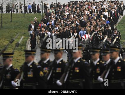 Bildnummer: 57559004  Datum: 20.03.2012  Copyright: imago/Xinhua (120321) -- WASHINGTON, March 21, 2012 (Xinhua) -- The funeral of U.S. Army Major Robert J. Marchanti is held at the Arlington National Cemetery in Arlington, Virginia of the United States, March 20, 2012. Fourty-eight-year-old Marchanti of Baltimore was shot dead inside the Afghan Interior Ministry building in Kabul, capital of Afghanistan, on Feb. 25, 2012, following violent protests over the burning of copies of the Koran at the U.S.-run Bagram air base in Afghanistan. (Xinhua/Zhang Jun) U.S.-ARMY MAJOR-FUNERAL PUBLICATIONxNOT Stock Photo