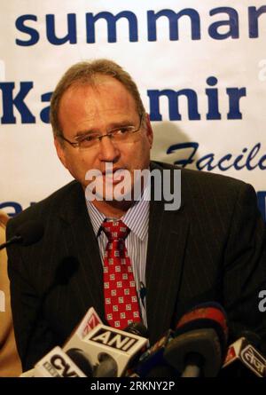 Bildnummer: 57684714  Datum: 26.03.2012  Copyright: imago/Xinhua (120326) -- SRINAGAR, March 26, 2012 (Xinhua) -- Christof Heyns, Special Rapporteur of the United Nations (UN), speaks to media during a press briefing in Srinagar, summer capital of Indian-controlled Kashmir, March 26, 2012. The UN Rapporteur visited Indian-controlled Kashmir on Monday to examine situations of extrajudicial, summary or arbitrary executions, officials said Sunday. (Xinhua/Javed Dar) (cl) INDIA-KASHMIR-SRINAGAR-UN RAPPORTEUR PUBLICATIONxNOTxINxCHN People Politik Porträt x0x xst 2012 hoch      57684714 Date 26 03 2 Stock Photo