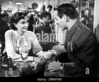 Jean Simmons, Paul Newman, am Set des Films, „Until They Sail“, MGM, 1957 Stockfoto