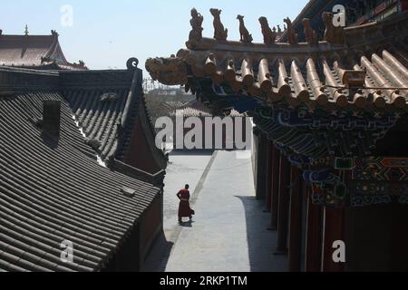 Bildnummer: 57854113  Datum: 03.04.2012  Copyright: imago/Xinhua (120403) -- HOHHOT, April 3, 2012 (Xinhua) -- A monk walks at the Dazhao Temple, Hohhot, north China s Inner Mongolia Autonomous Region, April 3, 2012. With an area of 30,000 square meters, the Dazhao temple is one of the city s oldest temple of Tibetan Buddhism and the center of Tibetan Buddhist activities in Inner Mongolia. (Xinhua/Zhang Fan)(ljh) CHINA-INNER MONGOLIA-HOHHOT-DAZHAO TEMPLE (CN) PUBLICATIONxNOTxINxCHN Gesellschaft x0x xst 2012 quer      57854113 Date 03 04 2012 Copyright Imago XINHUA  Hohhot April 3 2012 XINHUA a Stock Photo