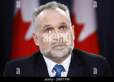 Bildnummer: 57856455  Datum: 03.04.2012  Copyright: imago/Xinhua (120403) -- OTTAWA, April 3, 2012 (Xinhua) -- Canada s new Auditor General Michael Ferguson gestures at a press conference in the National Press Theatre in Ottawa, Canada, April 3, 2012. He responded to journalists questions regarding his spring report, which was tabled this morning in the House of Commons. Among the details of the report, Ferguson slams the Department of National Defense for covering up cost over-runs and delays in the development of 65 F-35 joint strike fighters to keep political support for the project. The re Stock Photo