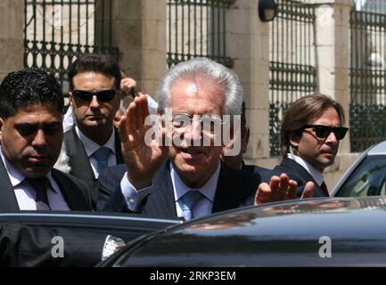 Bildnummer: 57882387  Datum: 09.04.2012  Copyright: imago/Xinhua (120409) -- WEST BANK, April 9, 2012 (Xinhua) -- Italian Prime Minister Mario Monti waves to media after his visit to the Church of the Nativity in the West Bank city of Bethlehem, on April 9, 2012. Monti is on an official visit to Israel and Palestinian Territories. (Xinhua/Luay Sababa) MIDEAST-WEST BANK-ITALIAN-MONTI-VISIT-NATIVITY-CHURCH PUBLICATIONxNOTxINxCHN Politik People x0x xub 2012 quer premiumd      57882387 Date 09 04 2012 Copyright Imago XINHUA  WEST Bank April 9 2012 XINHUA Italian Prime Ministers Mario Monti Waves t Stock Photo