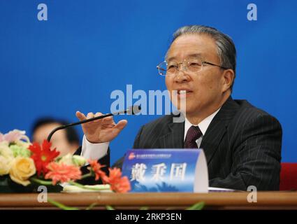 Bildnummer: 57882382  Datum: 09.04.2012  Copyright: imago/Xinhua (120409) -- BEIJING, April 9, 2012 (Xinhua) -- Chinese State Councilor Dai Bingguo speaks at the 6th Conference for Friendship of Overseas Chinese Associations at the Great Hall of the in Beijing, capital of China, April 9, 2012. Some 570 representatives of overseas Chinese associations from 110 countries and regions attended the conference in Beijing. (Xinhua/Li Fangyu) (zhs) CHINA-BEIJING-CONFERENCE-OVERSEAS CHINESE (CN) PUBLICATIONxNOTxINxCHN Politik People CHN x0x xub 2012 quer      57882382 Date 09 04 2012 Copyright Imago XI Stock Photo