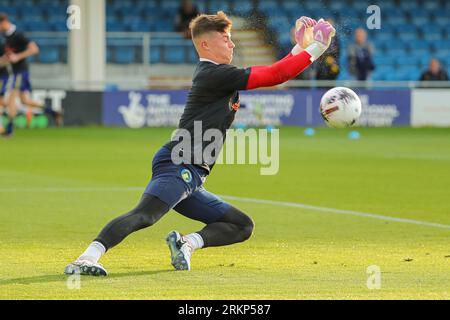 Armco Arena, Solihull, UK, 25. August 2023, Solihull Moors Torhüter Tommy Simkin wärmt sich während des Spiels der Vanarama National League zwischen Solihull Moors FC und FC Halifax Town in der Solihull Moors Armco Arena auf Stockfoto