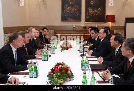 Bildnummer: 57921604  Datum: 22.04.2012  Copyright: imago/Xinhua (120422) -- HANNOVER, April 22, 2012 (Xinhua) -- Chinese Premier Wen Jiabao meets with former German Chancellor Gerhard Schröder in Hannover, Germany, April 22, 2012. (Xinhua/Pang Xinglei) (hdt) GERMANY-CHINA-WEN JIABAO-SCHROEDER-MEETING PUBLICATIONxNOTxINxCHN PEople Politik premiumd xsp x1x 2012 quer     57921604 Date 22 04 2012 Copyright Imago XINHUA  Hanover April 22 2012 XINHUA Chinese Premier Wen Jiabao Meets With Former German Chancellor Gerhard Schröder in Hanover Germany April 22 2012 XINHUA Pang Xinglei HDT Germany China Stock Photo