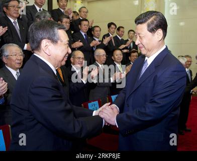 Bildnummer: 57928373 Datum: 24.04.2012 Copyright: imago/Xinhua (120424) -- PEKING, 24. April 2012 (Xinhua) -- der chinesische Vizepräsident Xi Jinping (R) trifft sich mit der Delegation der Japanischen Vereinigung zur Förderung des internationalen Handels von 2012 unter der Leitung von Kono Yohei, Leiter der Vereinigung und ehemaliger Sprecher des Repräsentantenhauses, in der Großen Halle des in Peking, Hauptstadt von China, 24. April 2012.(Xinhua/Li Xueren) (zkr) CHINA-PEKING-XI JINPING-JAPAN DELEGATION-MEETING(CN) PUBLICATIONxNOTxINxCHN People Politik x0x xst 2012 quer 57928373 Datum 24 04 2012 Copyright Imago XINHUA Beij Stockfoto