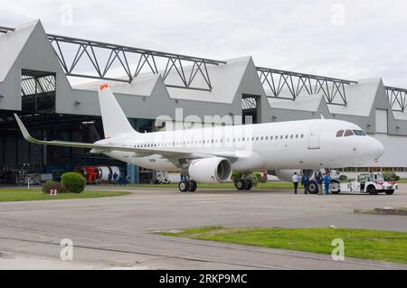 Bildnummer: 57935480 Datum: 26.04.2012 Copyright: imago/Xinhua (120426) -- TOULOUSE, 26. April 2012 (Xinhua) -- Foto von Airbus zeigt eine A320 mit Sharklets in Toulouse, Frankreich, 25. April 2012. Airbus hat den ersten neuen A320 mit Sharklets produziert. (Xinhua) FRANCE-TOULOUSE-AIRBUS-A320-SHARKLETS PUBLICATIONxNOTxINxCHN Wirtschaft Luftfahrt Luftfahrtindustrie Flügel Shark Flugzeug Ein 320 xjh x0x Premiere 2012 quer Highlight 57935480 Datum 26 04 2012 Copyright Imago XINHUA Toulouse April 26 2012 XINHUA Foto von Airbus zeigt A320 mit Sharklets in Toulouse France AP Stockfoto