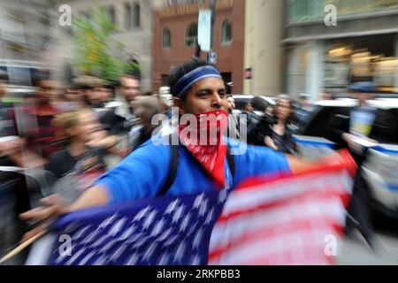 Bildnummer: 57947630  Datum: 01.05.2012  Copyright: imago/Xinhua (120502) -- NEW YORK, May 2, 2012 (Xinhua) -- An Occupy Wall Street protester holds American national flag during the protest in Manhattan, New York, the United States, May 1, 2012. The Occupy Wall Street movement announced widespread May Day demonstrations and strikes against social inequality Tuesday. (Xinhua/Wang Lei) (zgp) U.S.-NEW YORK-OCCUPY WALL STREET-PROTEST PUBLICATIONxNOTxINxCHN Politik Demo 1 Mai Maifeiertag Tag der Arbeit xjh x2x premiumd Maikundgebung Kundgebung erster 2012 quer Highlight o0 Vermummung Symbol Dynami Stock Photo