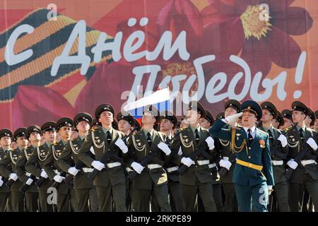 Bildnummer: 57973235 Datum: 09.05.2012 Copyright: imago/Xinhua (120509) -- St. PETERSBURG, 9. Mai 2012 (Xinhua) -- russische Soldaten nehmen an einer Militärparade Teil, die den 67. Jahrestag des sowjetischen Sieges über Nazi-Deutschland im Großen Vaterländischen Krieg in St. PETERSBURG markiert Petersburg, Russland, am 9. Mai 2012. (Xinhua/Peter Kavalev) (dzl) RUSSLAND-ST PETERSBURG-VICTORY-TAGESPARADE PUBLICATIONxNOTxINxCHN Gesellschaft Gedenken Kriegsende Tag des Belagerungen Siegestag Militärparade Zweiter Weltkrieg 2 x0x xst 2012 quer 57973235 Datum 09 05 2012 Copyright Imago XINHUA St. Petersburg 9. Mai 2012 XINHUA russischer Soldie Stockfoto