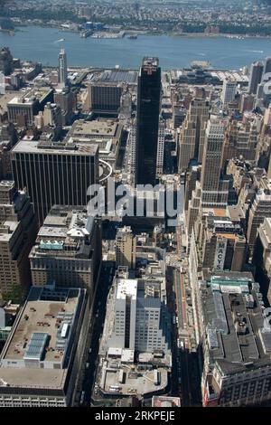 NY1-Gebäude von der Aussichtsplattform im 96. Stock des Empire State Building West 34th Street Midtown Manhattan NYC 2009 Stockfoto