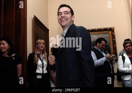 Bildnummer: 57991468 Datum: 15.05.2012 Copyright: imago/Xinhua (120515) -- ATHEN, 15. Mai 2012 (Xinhua) -- Führer der Koalition der radikalen Linken Alexis Tsipras trifft am 15. Mai 2012 im Präsidentenpalast in Athen ein. Der griechische PräsidentenxPapoulias hielt das Treffen am Dienstag ab, um die Bildung einer Koalitionsregierung voranzutreiben. (Xinhua/Aris Messinis/Pool) GRIECHENLAND-POLITIK-GESPRÄCHE PUBLICATIONxNOTxINxCHN People Politik Regierungsbildung Regierung x1x xst Premiere 2012 quer 57991468 Datum 15 05 2012 Copyright Imago XINHUA Athen Mai Stockfoto