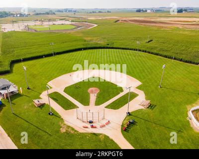 Luftaufnahme des Field of Dreams an einem Sommernachmittag in der Nähe von Dyersville, Iowa, USA. Stockfoto