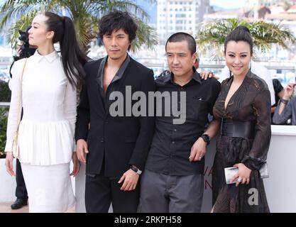 Bildnummer: 57998200  Datum: 17.05.2012  Copyright: imago/Xinhua (120517) -- CANNES, May 17, 2012 (Xinhua) -- Cast members (from R to L) Chinese actress Hao Lei, director Lou Ye, actor Qin Hao and actress Qi Xi pose for photos during a photocall for Chinese film MYSTERY , opening film for Un Certain Regard , at the 65th Cannes Film Festival, southern France, May 17, 2012. (Xinhua/Gao Jing) (zyw) FRANCE-CANNES-FILM FESTIVAL-PHOTOCALL-MYSTERY PUBLICATIONxNOTxINxCHN People Kultur Entertainment Film Filmfestival Festival 65 Cannes xjh x0x premiumd 2012 quer      57998200 Date 17 05 2012 Copyright Stock Photo