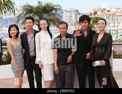 Bildnummer: 57998197  Datum: 17.05.2012  Copyright: imago/Xinhua (120517) -- CANNES, May 17, 2012 (Xinhua) -- Cast members (from R to L) Chinese actress Hao Lei, actor Qin Hao, director Lou Ye, actress Qi Xi, Zhu Yawen and Chang Fangyuan pose for photos during a photocall for Chinese film MYSTERY , opening film for Un Certain Regard , at the 65th Cannes Film Festival, southern France, May 17, 2012. (Xinhua/Gao Jing) (zyw) FRANCE-CANNES-FILM FESTIVAL-PHOTOCALL-MYSTERY PUBLICATIONxNOTxINxCHN People Kultur Entertainment Film Filmfestival Festival 65 Cannes xjh x0x premiumd 2012 quer Highlight Stock Photo