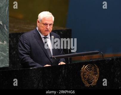 Bildnummer: 58000276 Datum: 17.05.2012 Copyright: imago/Xinhua (120517) -- NEW YORK, 17. Mai 2012 (Xinhua) -- Ricardo Martinelli Berrocal, Präsident von Panama, spricht vor der Generalversammlung der Vereinten Nationen über den Zustand der Weltwirtschaft und der Finanzen im Jahr 2012 im Hauptquartier der Vereinten Nationen in New York, den Vereinigten Staaten, am 17. Mai 2012. (Xinhua/Shen Hong) UN-NEW YORK-WORLD ECONOMY AND FINANCE PUBLICATIONxNOTxINxCHN People Politik UN UNO Generalversammlung Porträt xdp x0x 2012 quer premiumd 58000276 Datum 17 05 2012 Copyright Imago XINHUA New York 17. Mai 2012 XINHUA Ricardo Martinelli Berrocal Pre Stockfoto