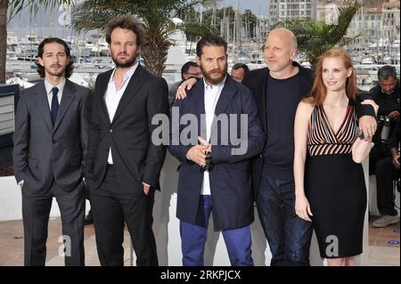 Bildnummer: 58005884  Datum: 19.05.2012  Copyright: imago/Xinhua (120519) -- CANNES, May 19, 2012 (Xinua) -- (From L to R) Actor Shia Labeouf, Jason Clarke, Tom Hardy, director John, Hillcoat and actress Jessica Chastain, cast memebers of the film Lawless , pose for photos during a photocall at the 65th Cannes Film Festival, in Cannes, southern France, May 19, 2012. (Xinhua/Ye Pingfan) (dzl) FRANCE-CANNES FILM FESTIVAL-PHOTOCALL-LAWLESS PUBLICATIONxNOTxINxCHN People Kultur Entertainment Film Filmfestival Filmfestspiele 65 xda x0x premiumd 2012 quer      58005884 Date 19 05 2012 Copyright Imago Stock Photo