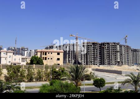 Giza, Ägypten, 19. August 2023: Neues Wohnhochhaus in Ägypten, Immobilienentwicklung, Wohnungsbau und Wohnungen, modernes Projekt, Baustelle von Stockfoto