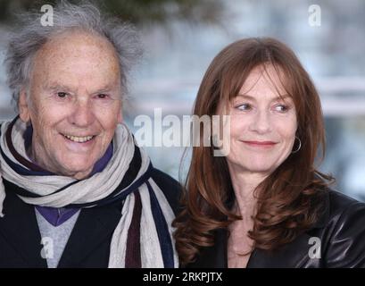 Bildnummer: 58009132  Datum: 20.05.2012  Copyright: imago/Xinhua (120520) -- CANNES, May 20, 2012 (Xinhua) -- French actress Isabelle Huppert (R) and actor Jean-Louis Trintignant pose during a photocall for French film Amour(Love) at the 65th Cannes Film Festival, southern France, May 20, 2012. Amour(Love) will compete with the other 21 feature films for 2012 Golden Palm (Palme d Or), the most prestigious award of the Cannes International Film Festival. (Xinhua/Gao Jing) (zyw) FRANCE-CANNES-FILM FESTIVAL-PHOTOCALL-AMOUR PUBLICATIONxNOTxINxCHN Kultur Entertainment People Film 65. Internationale Stock Photo