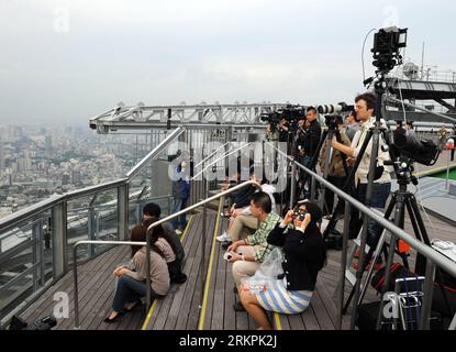 Bildnummer: 58010532  Datum: 21.05.2012  Copyright: imago/Xinhua (120521) -- TOKYO, May 21, 2012 (Xinhua) -- view an annular solar eclipse in Tokyo May 21, 2012. An annular solar eclipse was observed across Japan on Monday morning, including Tokyo, Nagoya and Osaka. (Xinhua/Ma Ping) JAPAN-SOLAR ECLIPSE-OBSERVATION PUBLICATIONxNOTxINxCHN Gesellschaft Sonnenfinsternis Finsternis Sonne xjh x0x premiumd Highlight 2012 quer      58010532 Date 21 05 2012 Copyright Imago XINHUA  Tokyo May 21 2012 XINHUA View to  Solar Eclipse in Tokyo May 21 2012 to  Solar Eclipse what observed across Japan ON Monday Stock Photo