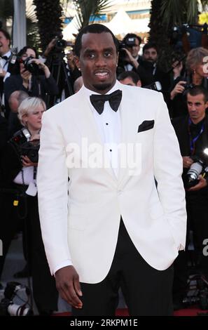 Bildnummer: 58019674 Datum: 22.05.2012 Copyright: imago/Xinhua (120523) -- CANNES, 23. Mai 2012 (Xinhua) -- US-Rapper Sean John Combs, bekannt als Puff Daddy oder P. Diddy, nimmt an der Premiere des US-Films Töten Sie sanft auf dem 65. Cannes Film Festival, Südfrankreich, 22. Mai 2012 Teil. (Xinhua/Gao Jing) FRANCE-CANNES-FILM FESTIVAL-KILLING THEM SOFTLY-PREMIERE PUBLICATIONxNOTxINxCHN Kultur Entertainment People Film 65. Internationale Filmfestspiele Cannes Filmpremiere Premiere x0x xkg 2012 hoch 58019674 Datum 22 05 2012 Copyright Imago XINHUA Cannes 23 Mai 2012 XINHUA US-Rapper Sean John Stockfoto