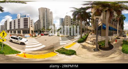 360 Grad Panorama Ansicht von Fort Lauderdale, FL, USA - 25. August 2023: Stadtzentrum von Fort Lauderdale 360, rechteckiges Foto