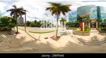 360 Grad Panorama Ansicht von Fort Lauderdale, FL, USA - 25. August 2023: Downtown Fort Lauderdale 360 äquirechteckiges Foto Bank of America