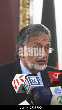 Bildnummer: 58039276  Datum: 27.05.2012  Copyright: imago/Xinhua (120527) -- KABUL, May 27, 2012 (Xinhua) -- Afghan Foreign Minister Zalmai Rasoul speaks at a press conference in Kabul, capital of Afghanistan, on May 27, 2012. The government of Afghanistan will ink long-term partnership agreement with China, Afghan Foreign Minister Zalmai Rasoul said here on Sunday.(Xinhua/Ahmad Massoud) AFGHANISTAN-KABUL-FM-CHINA RELATIONSHIP PUBLICATIONxNOTxINxCHN People Politik PK Porträt premiumd xbs x0x 2012 hoch      58039276 Date 27 05 2012 Copyright Imago XINHUA  Kabul May 27 2012 XINHUA Afghan Foreign Stock Photo