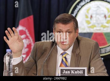 Bildnummer: 58047736  Datum: 30.05.2012  Copyright: imago/Xinhua (120530) -- KABUL, May 30, 2012 (Xinhua) -- The top United Nations envoy to Afghanistan Jan Kubis speaks during a press conference in Kabul, Afghanistan, on May 30, 2012. The number of civilian casualties in the Afghan war in the first four months of this year dropped over the same peirod in 2011, Jan Kubis said here on Wednesday. (Xinhua/Ahmad Massoud) (lyx) AFGHANISTAN-KABUL-UNITED NATION-CIVILIAN CASUALTIES-DROP PUBLICATIONxNOTxINxCHN People Politik xda x0x Porträt 2012 quer premiumd      58047736 Date 30 05 2012 Copyright Ima Stock Photo