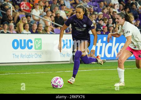 Orlando, Florida, USA, 25. August 2023, Orlando Pride-Spieler Ally Watt #11 macht ein Run-up-Feld im Exploria Stadium. (Foto: Marty Jean-Louis/Alamy Live News Stockfoto