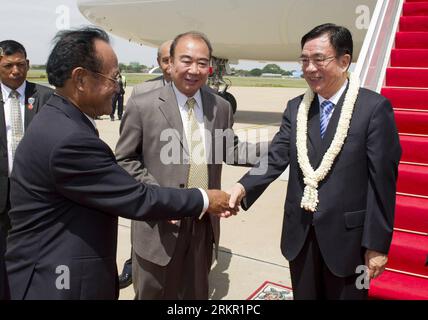 Bildnummer: 58096844  Datum: 12.06.2012  Copyright: imago/Xinhua (120612) -- PHNOM PENH, June 12, 2012 (Xinhua) -- He Guoqiang (1st R), a member of the Standing Committee of the Political Bureau of the Communist Party of China (CPC) Central Committee and secretary of the CPC Central Commission for Discipline Inspection, is greeted upon his arrival in Phnom Penh, capital of Cambodia, June 12, 2012. He Guoqiang arrived here Tuesday for an official good-will visit. (Xinhua/Huang Jingwen) (lmm) CAMBODIA-PHNOM PENH-CHINA-HE GUOQIANG-ARRIVAL PUBLICATIONxNOTxINxCHN People Politik x0x xst 2012 quer Stock Photo