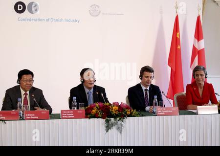 Bildnummer: 58110338  Datum: 15.06.2012  Copyright: imago/Xinhua (120615) -- COPENHAGEN, June 15, 2012 (Xinhua) -- Chinese Vice Premier Wang Qishan (2nd L), Danish Crown Prince Frederik (2nd R) and Deputy Prime Minister Margrethe Vestager (1st R) attend the Chinese-Danish Conference on Business and Trade in Copenhagen, capital of Denmark, June 15, 2012. (Xinhua/Ding Lin) (lmm) DENMARK-COPENHAGEN-CHINA-WANG QISHAN-BUSINESS & TRADE CONFERENCE PUBLICATIONxNOTxINxCHN People Politik x0x xst 2012 quer  o0 Adel     58110338 Date 15 06 2012 Copyright Imago XINHUA  Copenhagen June 15 2012 XINHUA Chines Stock Photo