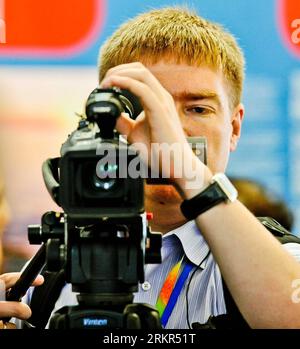 Bildnummer: 58121060  Datum: 19.06.2012  Copyright: imago/Xinhua (120619) -- HARBIN, June 19, 2012 (Xinhua) -- A Russian photographer works during the 23rd China Harbin International Economic and Trade Fair in Harbin, capital of northeast China s Heilongjiang Province, June 15, 2012. The Fair ran on June 15-19, with more than 8,700 exhibitors from 76 countries and regions attending the event. As China and Russia launched the Sino-Russia Tourism Year in 2012, with an accompanying initiative to be launched in Russia in 2013, the tourism sector was also be promoted during the Fair. In 2011, bilat Stock Photo