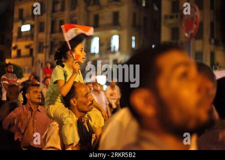 Bildnummer: 58122720  Datum: 19.06.2012  Copyright: imago/Xinhua (120619) -- CAIRO, June 19, 2012 (Xinhua) -- Thousands of supporters of the Muslim Brotherhood s presidential candidate Mohamed Morsi celebrate at Tahrir square in Cairo and protest against the ruling SCAF, on June 19, 2012. Egyptian presidential finalists both claimed their victory over the run-off voting, the results of which will be officially announced by the presidential electoral commission on Thursday. (Xinhua/Amru Salahuddien) EGYPT-CAIRO-TAHRIR-NIGHT-PROTEST PUBLICATIONxNOTxINxCHN Gesellschaft Politik Demo Anhänger Musli Stock Photo