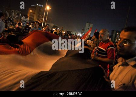 Bildnummer: 58122719  Datum: 19.06.2012  Copyright: imago/Xinhua (120619) -- CAIRO, June 19, 2012 (Xinhua) -- Thousands of supporters of the Muslim Brotherhood s presidential candidate Mohamed Morsi celebrate at Tahrir square in Cairo and protest against the ruling SCAF, on June 19, 2012. Egyptian presidential finalists both claimed their victory over the run-off voting, the results of which will be officially announced by the presidential electoral commission on Thursday. (Xinhua/Amru Salahuddien) EGYPT-CAIRO-TAHRIR-NIGHT-PROTEST PUBLICATIONxNOTxINxCHN Gesellschaft Politik Demo Anhänger Musli Stock Photo