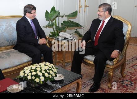 Bildnummer: 58173995  Datum: 02.07.2012  Copyright: imago/Xinhua (120702) -- CAIRO, July 2, 2012 (Xinhua) -- In this handout picture from the Egyptian presidency, Egyptian President Mohamed Morsi (R) meets with Turkish Foreign Minister Ahmet Davutoglu at the presidential palace in Cairo, Egypt, July 2, 2012. (Xinhua/Egyptian Presidency) EGYPT-TURKEY-MORSI-DAVUTOGLU-MEETING PUBLICATIONxNOTxINxCHN People Politik xjh x0x premiumd 2012 quer      58173995 Date 02 07 2012 Copyright Imago XINHUA  Cairo July 2 2012 XINHUA in This handout Picture from The Egyptian Presidency Egyptian President Mohamed Stock Photo