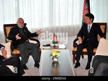 Bildnummer: 58207059  Datum: 08.07.2012  Copyright: imago/Xinhua (120708) -- TOKYO, July 8, 2012 (Xinhua) -- Japanese Foreign Minister Koichiro Genba (R) meets with Afghan President Hamid Karzai in Tokyo, Japan, July 8, 2012. Delegates from some 80 countries and international organizations are gathering in Tokyo on Sunday to thresh out a new development aid for Afghanistan. (Xinhua) (zcc) JAPAN-TOKYO-AFGHANISTAN-MEETING PUBLICATIONxNOTxINxCHN People Politik xjh x0x premiumd 2012 quer      58207059 Date 08 07 2012 Copyright Imago XINHUA  Tokyo July 8 2012 XINHUA Japanese Foreign Ministers Koich Stockfoto